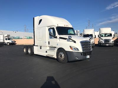Used 2020 Freightliner Cascadia Detroit DD15AT Semi Truck with Sleeper Cab for sale #303440 - photo 1