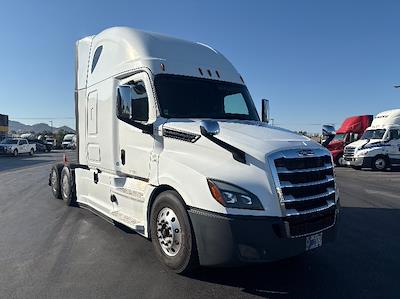 Used 2020 Freightliner Cascadia Detroit DD15AT Semi Truck with Sleeper Cab for sale #303443 - photo 1