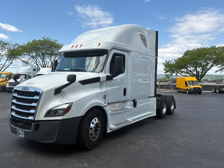 Used 2020 Freightliner Cascadia - photo 5