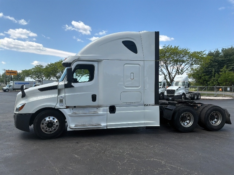Used 2020 Freightliner Cascadia - photo 6