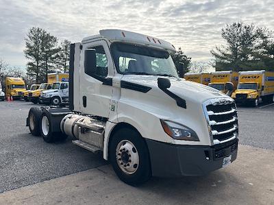Used 2020 Freightliner Cascadia - photo 1
