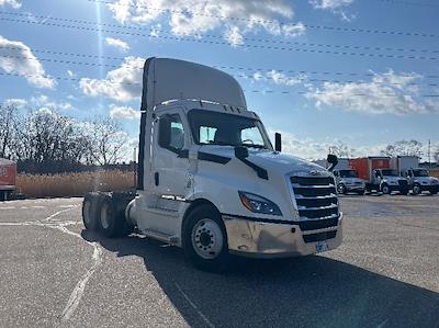 Used 2020 Freightliner Cascadia - photo 1