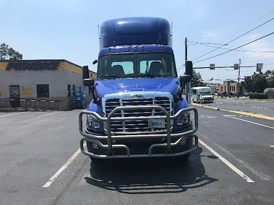 Used 2020 Freightliner Cascadia Detroit DD13 Semi Truck for sale #304237 - photo 2