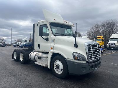 Used 2018 Freightliner Cascadia - photo 1