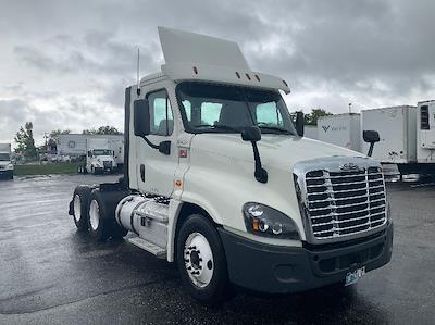 Used 2018 Freightliner Cascadia - photo 1