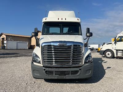 Used 2018 Freightliner Cascadia Detroit DD13 Semi Truck for sale #304585 - photo 2