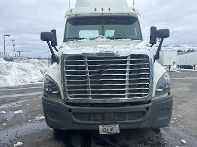 Used 2018 Freightliner Cascadia Detroit DD13 Semi Truck for sale #304628 - photo 2