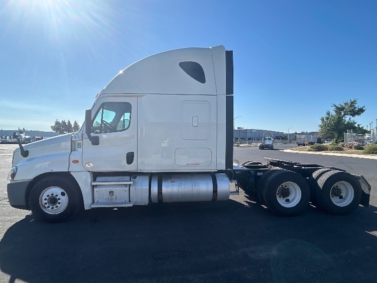 Used 2020 Freightliner Cascadia - photo 6