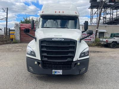 Used 2020 Freightliner Cascadia Detroit DD15AT Semi Truck with Sleeper Cab for sale #304762 - photo 2