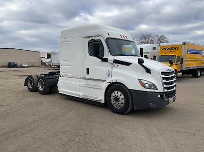 Used 2020 Freightliner Cascadia Detroit DD15AT Semi Truck with Sleeper Cab for sale #305051 - photo 1