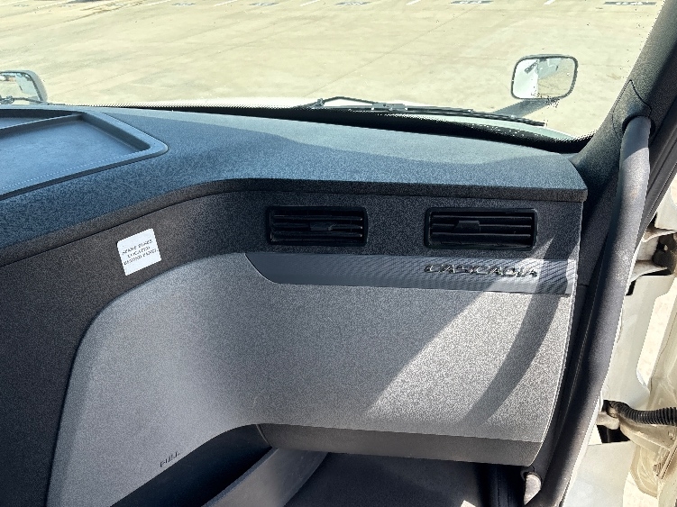 Used 2020 Freightliner Cascadia - photo 16