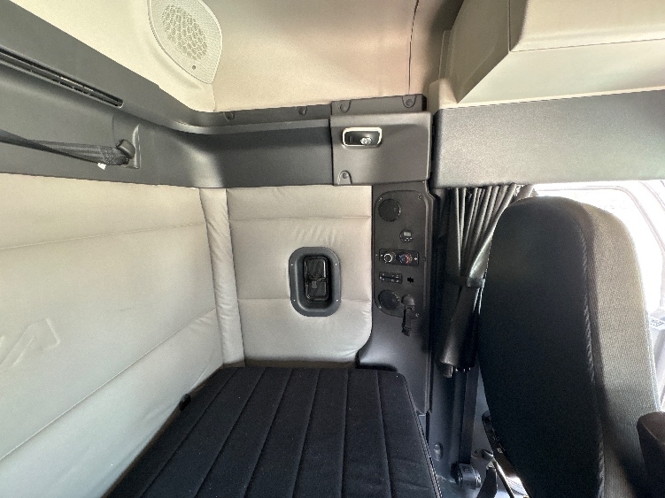 Used 2020 Freightliner Cascadia - photo 20