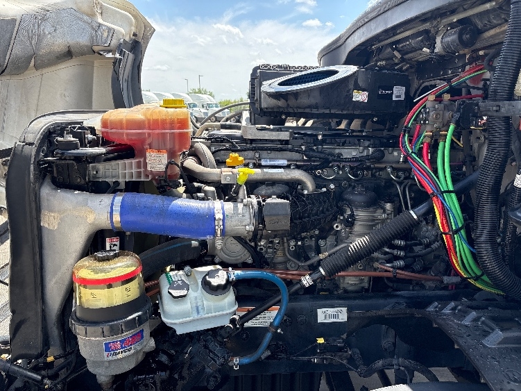 Used 2020 Freightliner Cascadia - photo 23