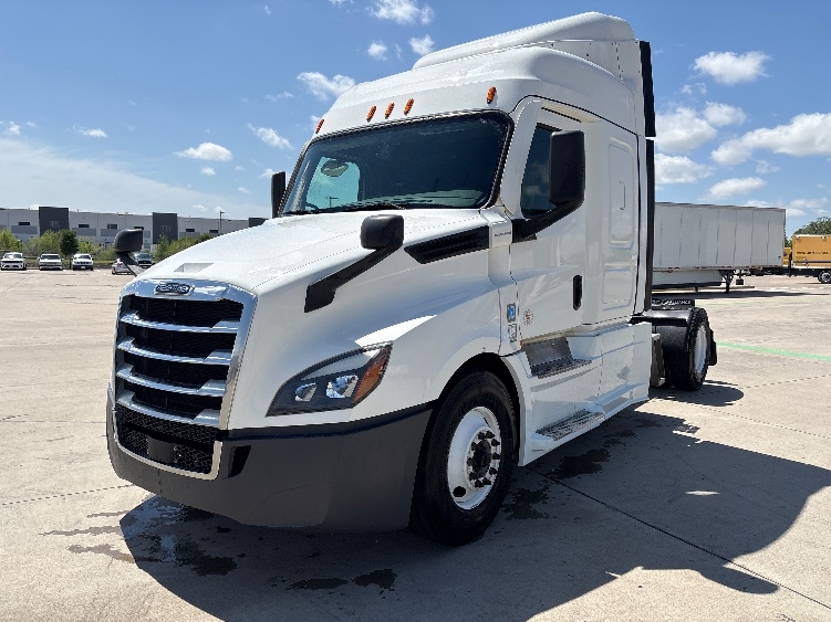 Used 2020 Freightliner Cascadia - photo 5