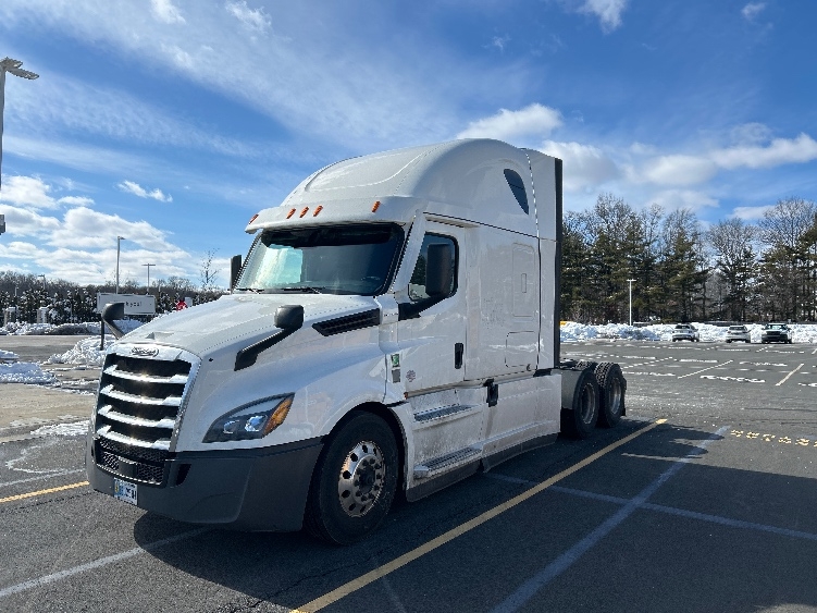 Used 2020 Freightliner Cascadia - photo 5