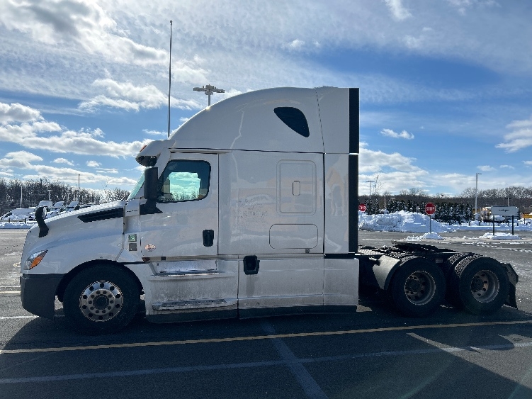 Used 2020 Freightliner Cascadia - photo 6