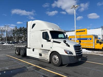 Used 2020 Freightliner Cascadia - photo 1