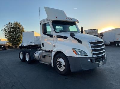 Used 2019 Freightliner Cascadia - photo 1