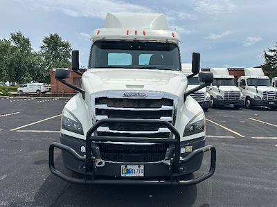 Used 2019 Freightliner Cascadia Detroit DD13 Semi Truck for sale #305816 - photo 2