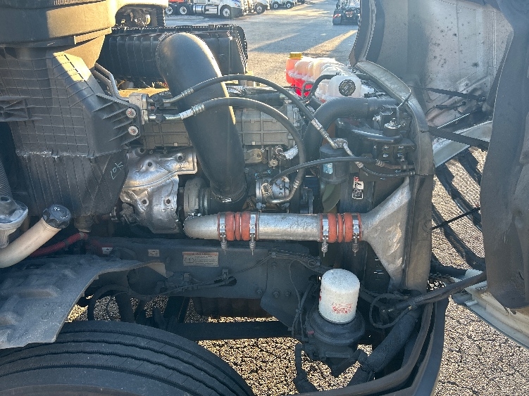 Used 2019 Freightliner Cascadia - photo 17