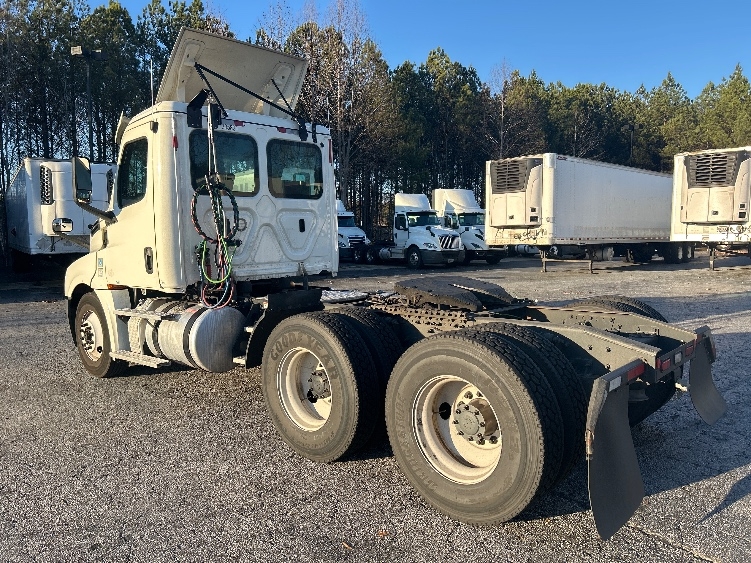 Used 2019 Freightliner Cascadia - photo 7
