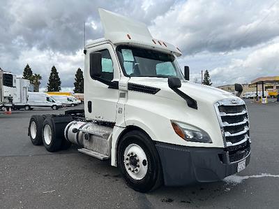 Used 2019 Freightliner Cascadia - photo 1