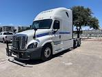 Used 2020 Freightliner Cascadia Detroit DD15AT Semi Truck with Sleeper Cab for sale #305843 - photo 3