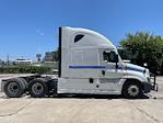 Used 2020 Freightliner Cascadia Detroit DD15AT Semi Truck with Sleeper Cab for sale #305843 - photo 8