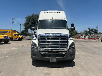 Used 2020 Freightliner Cascadia Detroit DD15AT Semi Truck with Sleeper Cab for sale #305851 - photo 2