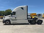 Used 2020 Freightliner Cascadia Detroit DD15AT Semi Truck with Sleeper Cab for sale #305851 - photo 4