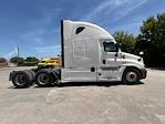 Used 2020 Freightliner Cascadia Detroit DD15AT Semi Truck with Sleeper Cab for sale #305851 - photo 8