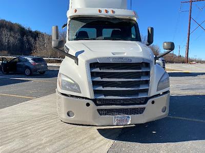 Used 2020 Freightliner Cascadia Detroit DD13 Semi Truck for sale #306424 - photo 2