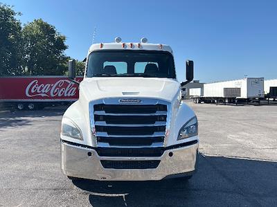 Used 2020 Freightliner Cascadia Detroit DD15AT Semi Truck for sale #307331 - photo 2