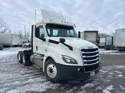 Used 2020 Freightliner Cascadia - photo 1