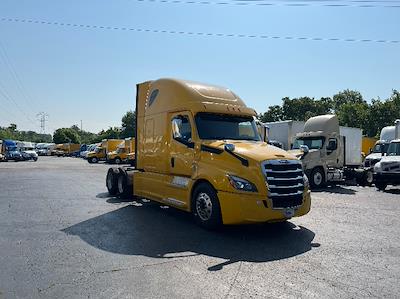 Used 2020 Freightliner Cascadia Detroit DD15AT Semi Truck with Sleeper Cab for sale #307788 - photo 1