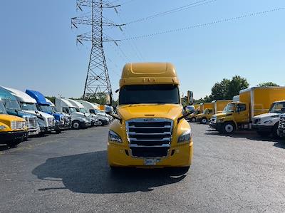 Used 2020 Freightliner Cascadia Detroit DD15AT Semi Truck with Sleeper Cab for sale #307788 - photo 2