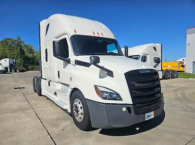 Used 2020 Freightliner Cascadia Detroit DD15AT Semi Truck with Sleeper Cab for sale #308180 - photo 1