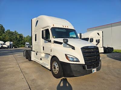 Used 2020 Freightliner Cascadia Detroit DD15AT Semi Truck with Sleeper Cab for sale #308182 - photo 1