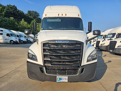Used 2020 Freightliner Cascadia Detroit DD15AT Semi Truck with Sleeper Cab for sale #308182 - photo 2