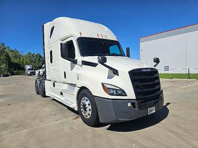 Used 2020 Freightliner Cascadia Detroit DD15AT Semi Truck with Sleeper Cab for sale #308183 - photo 1