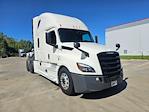 Used 2020 Freightliner Cascadia Detroit DD15AT Semi Truck with Sleeper Cab for sale #308183 - photo 1