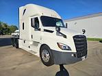 Used 2020 Freightliner Cascadia Detroit DD15AT Semi Truck with Sleeper Cab for sale #308189 - photo 1