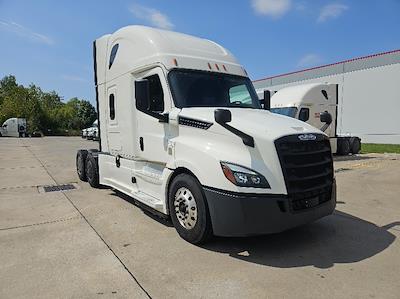 Used 2020 Freightliner Cascadia Detroit DD15AT Semi Truck with Sleeper Cab for sale #308190 - photo 1
