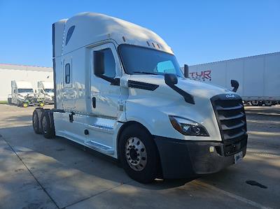 Used 2020 Freightliner Cascadia Detroit DD15AT Semi Truck with Sleeper Cab for sale #308192 - photo 1