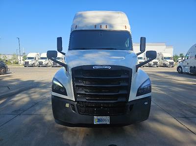 Used 2020 Freightliner Cascadia Detroit DD15AT Semi Truck with Sleeper Cab for sale #308192 - photo 2