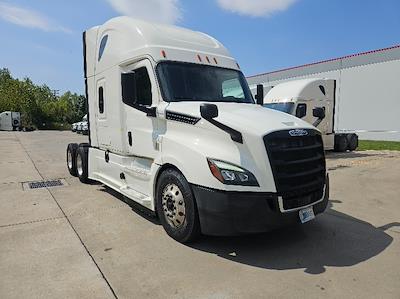 Used 2020 Freightliner Cascadia Detroit DD15AT Semi Truck with Sleeper Cab for sale #308195 - photo 1