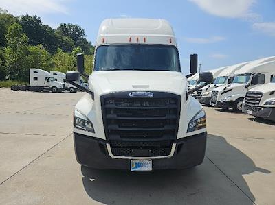 Used 2020 Freightliner Cascadia Detroit DD15AT Semi Truck with Sleeper Cab for sale #308195 - photo 2