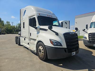 Used 2020 Freightliner Cascadia Detroit DD15AT Semi Truck with Sleeper Cab for sale #308198 - photo 1