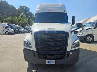 Used 2020 Freightliner Cascadia Detroit DD15AT Semi Truck with Sleeper Cab for sale #308198 - photo 2