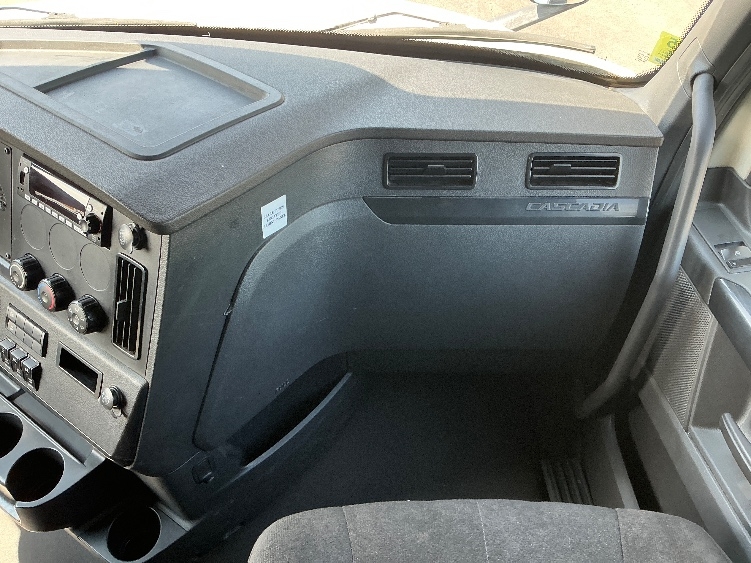 Used 2023 Freightliner Cascadia - photo 16